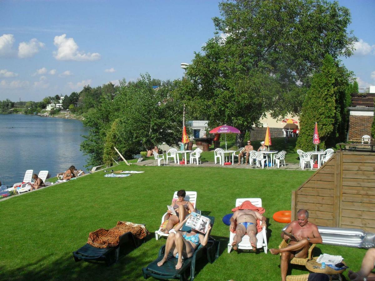 Hotel Fortuna Senec Luaran gambar