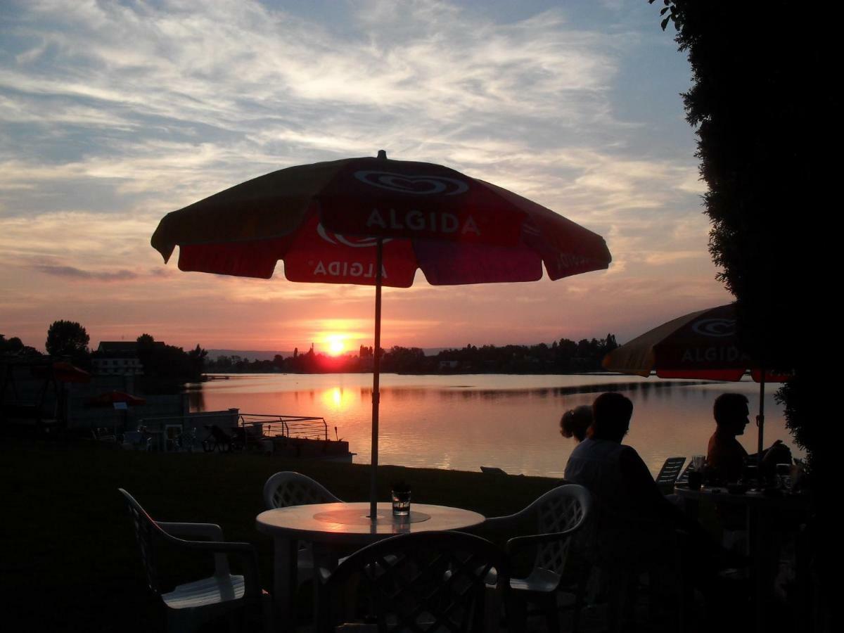 Hotel Fortuna Senec Luaran gambar