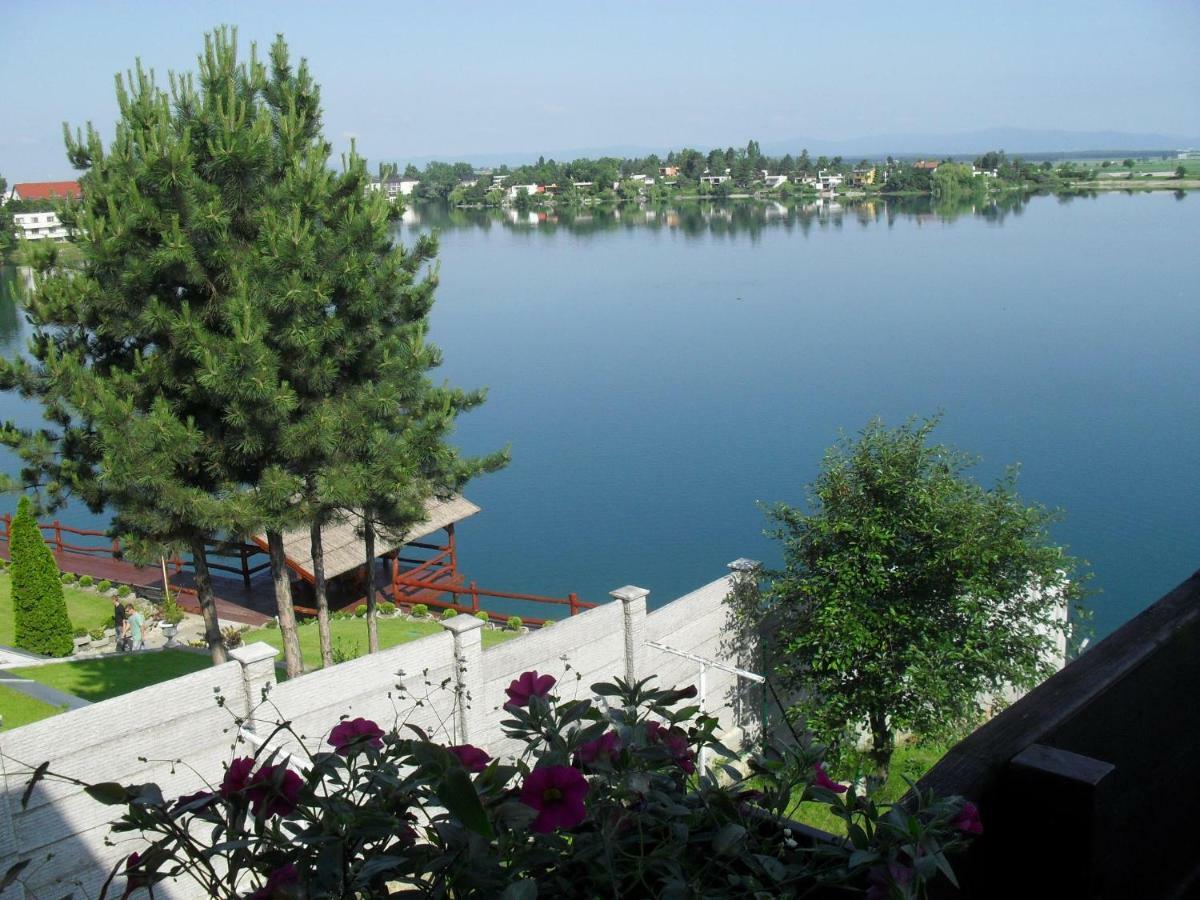 Hotel Fortuna Senec Luaran gambar