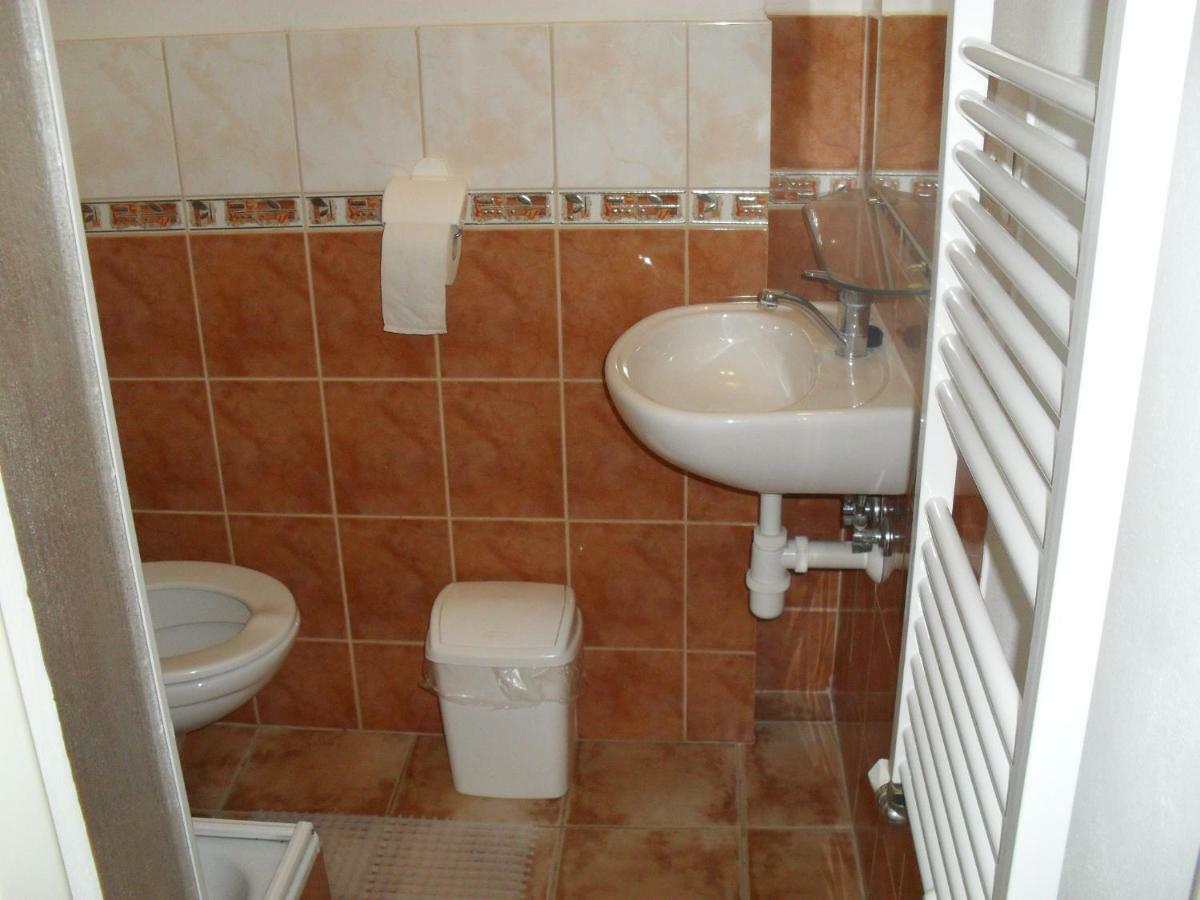 Hotel Fortuna Senec Luaran gambar