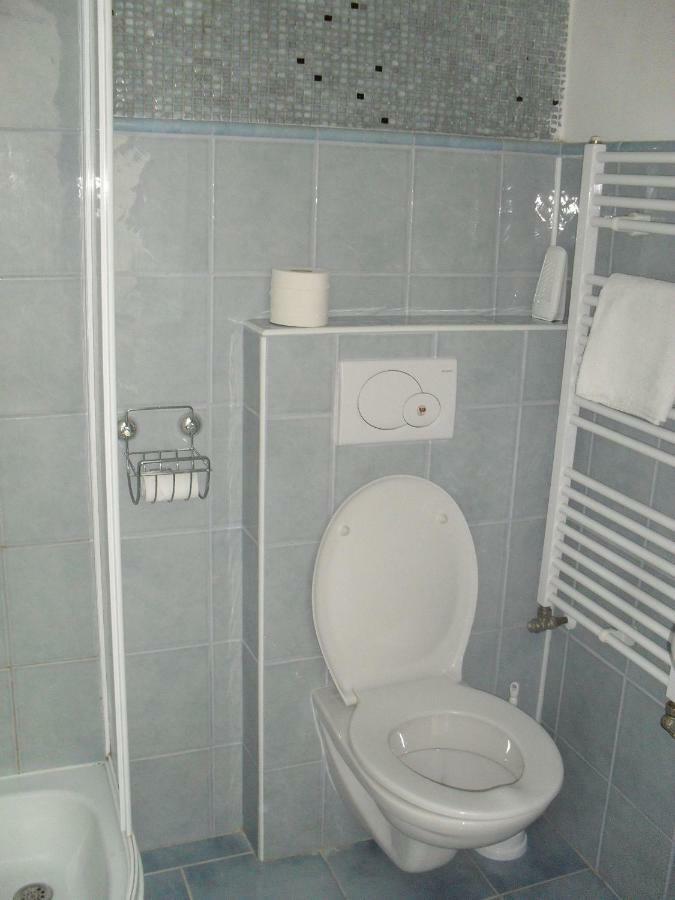 Hotel Fortuna Senec Luaran gambar