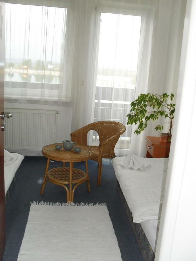 Hotel Fortuna Senec Bilik gambar